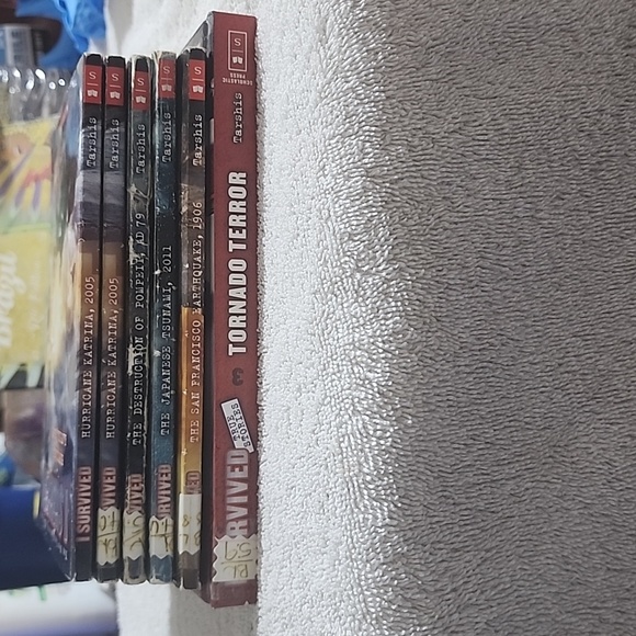 I Survived Books By: Lauren Tarshis  (6 Books) - Picture 7 of 7